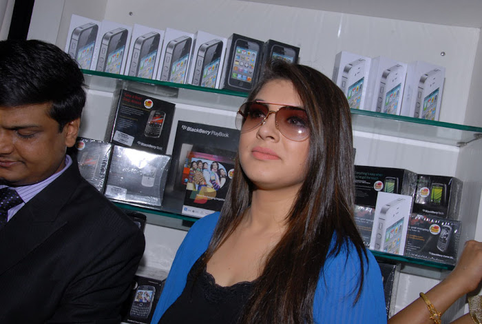 hansika motwani unseen pics